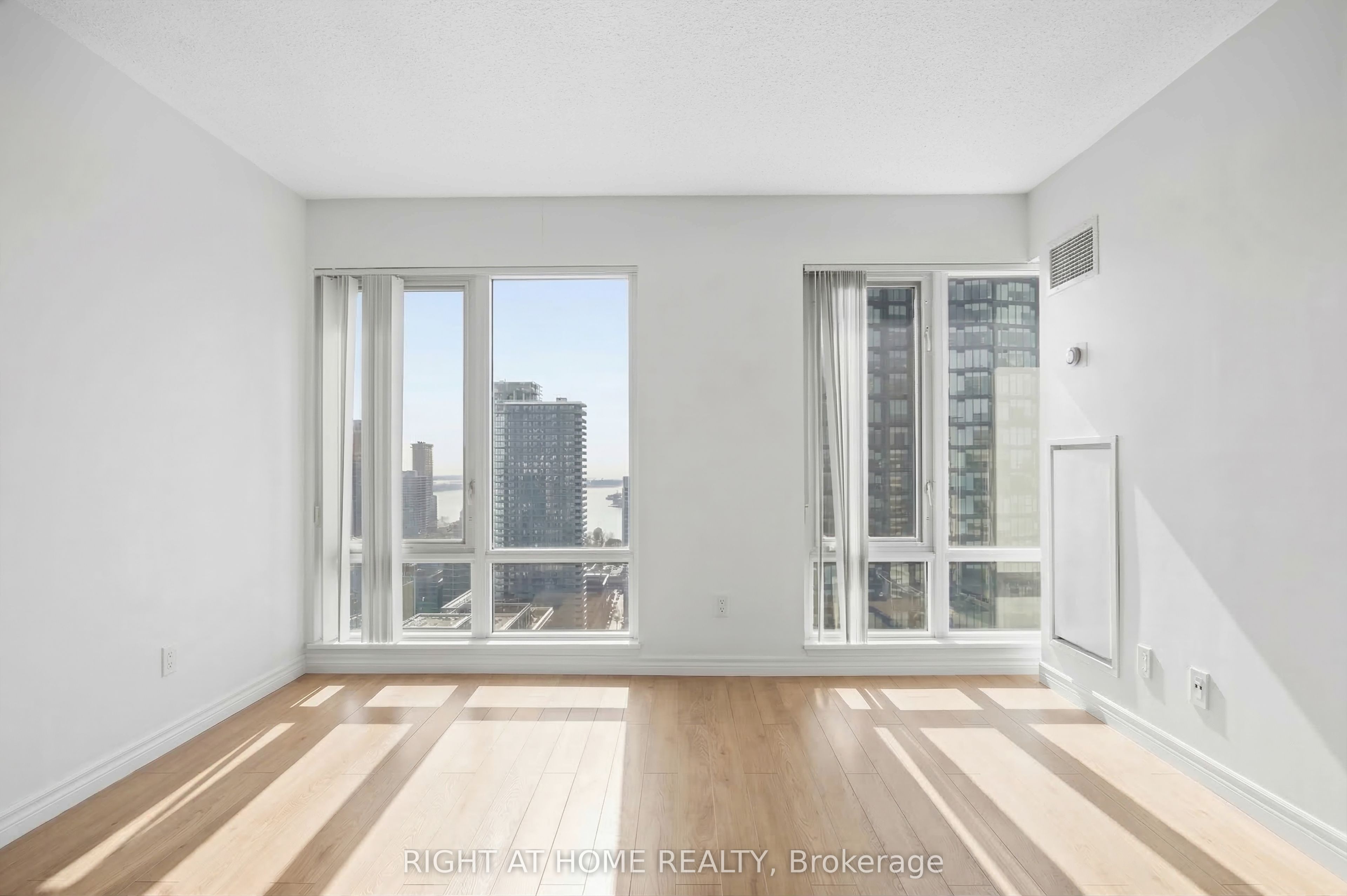 210 Victoria Street 4106, Toronto, ON M5B 2R3 photo 4
