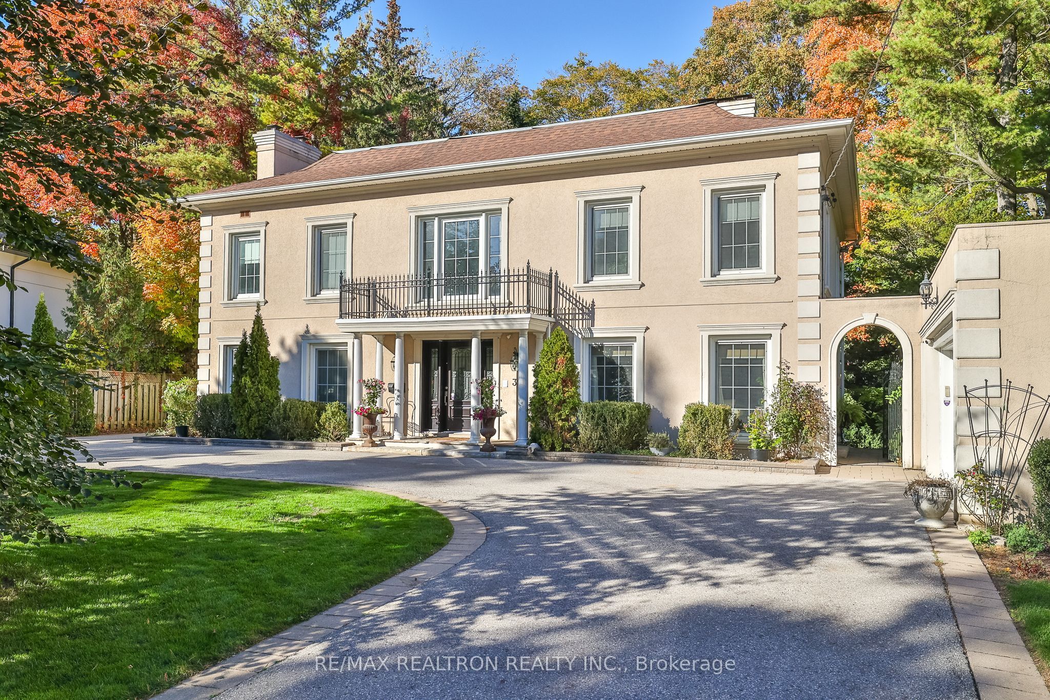 38 Saintfield Avenue, Toronto, ON M3C 2M6 photo 2