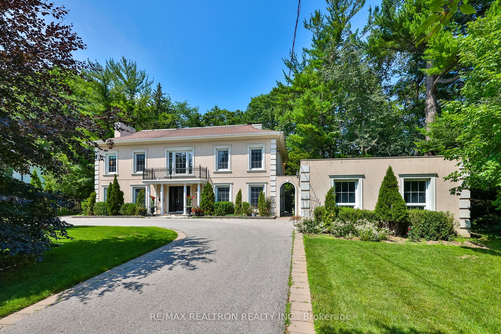 38 Saintfield Avenue, Toronto, ON M3C 2M6 photo 4