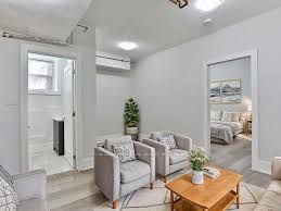 915 St Clair Avenue W 2, Toronto, ON M6C 1C7 photo 2