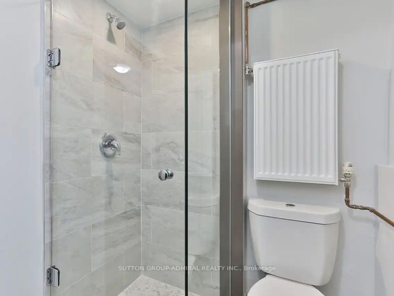 915 St Clair Avenue W 2, Toronto, ON M6C 1C7 photo 4