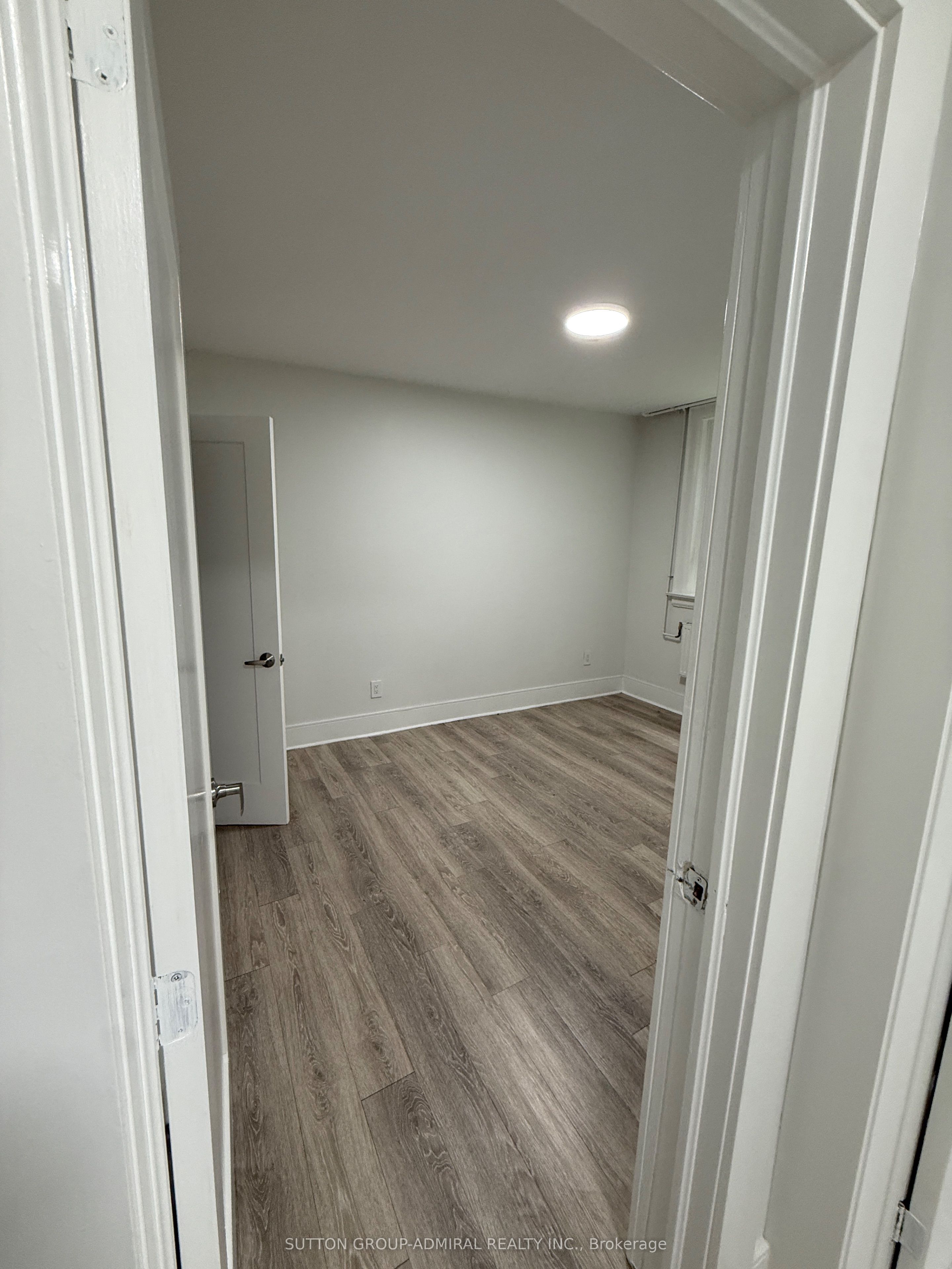 915 St Clair Avenue W 2, Toronto, ON M6C 1C7 photo 5