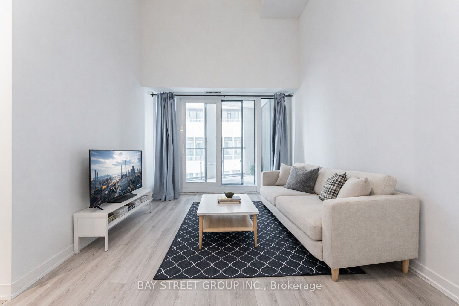 238 Simcoe Street 606, Toronto, ON M5T 3B9 photo 3