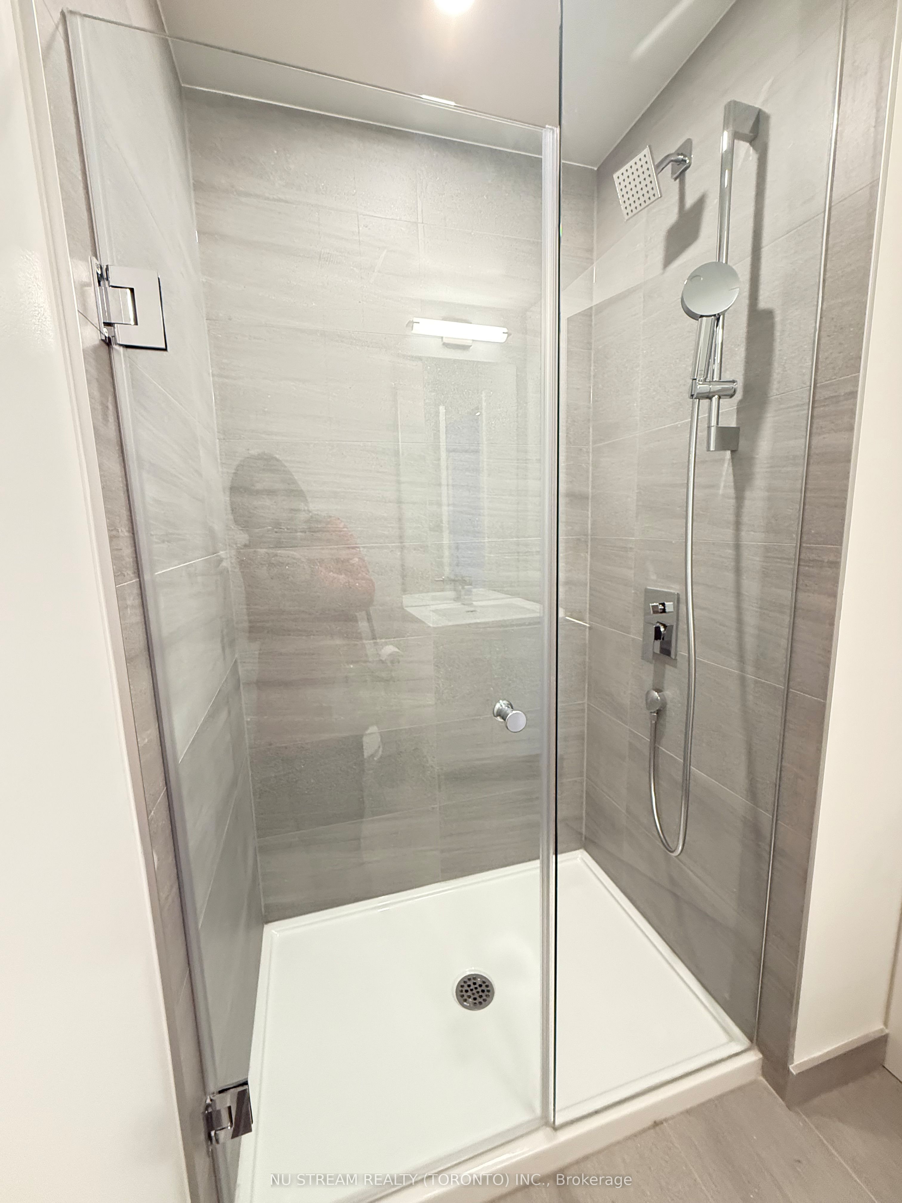 1 Quarrington Lane S 1212, Toronto, ON M3C 0S4 photo 3