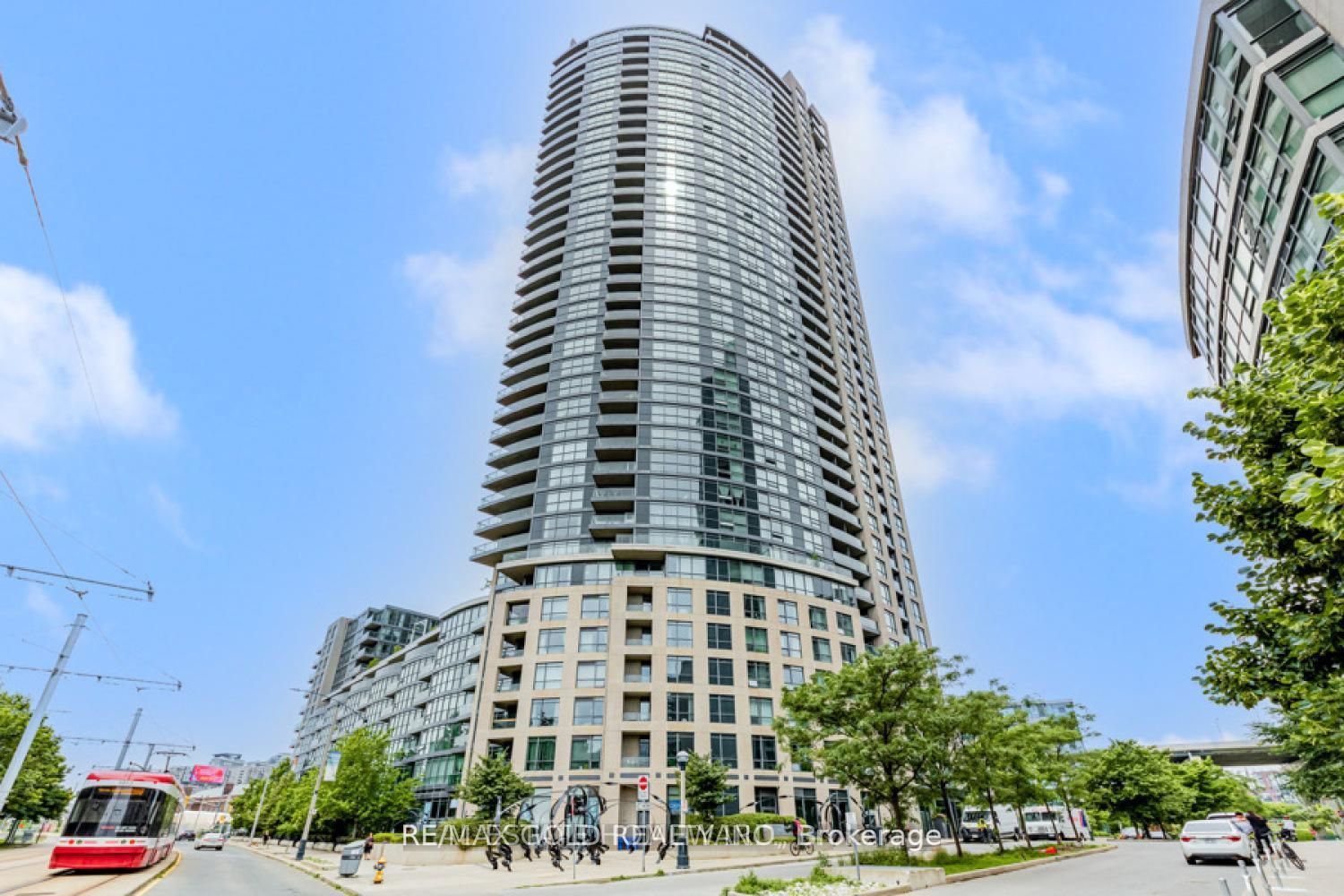 219 Fort York Boulevard 1211, Toronto, ON M5V 1B1 photo 2