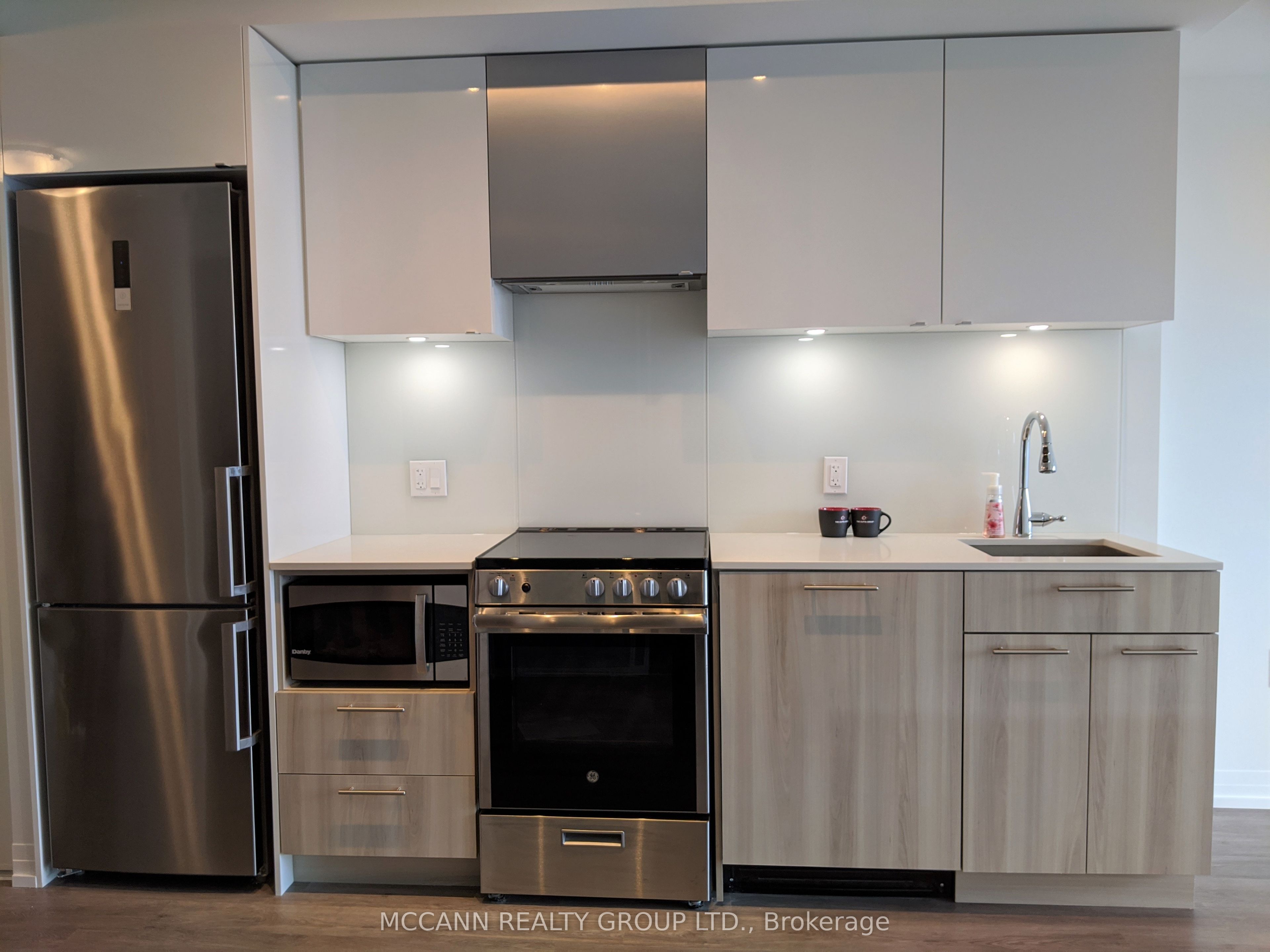 251 Jarvis Street 3302, Toronto, ON M5B 0C3 photo 3