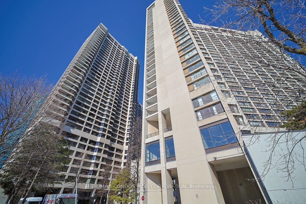 33 HARBOUR Square 2232, Toronto, ON M5J 2G2 photo 2