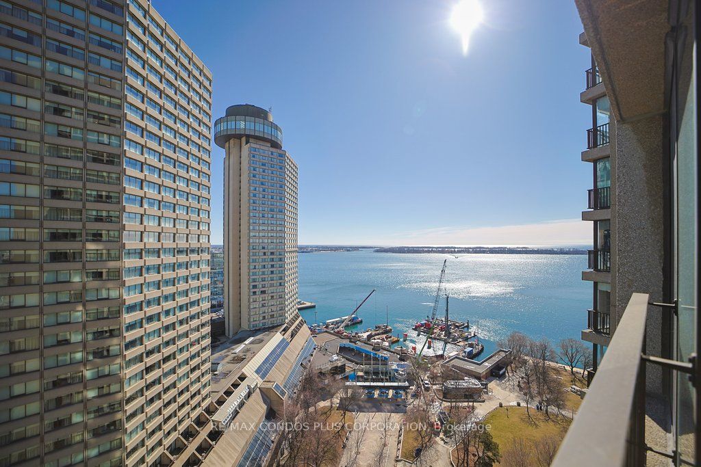 33 HARBOUR Square 2232, Toronto, ON M5J 2G2 photo 3