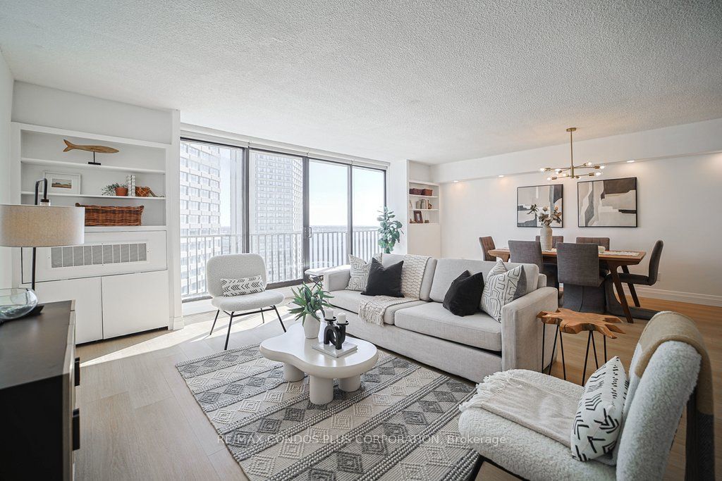 33 HARBOUR Square 2232, Toronto, ON M5J 2G2 photo 5
