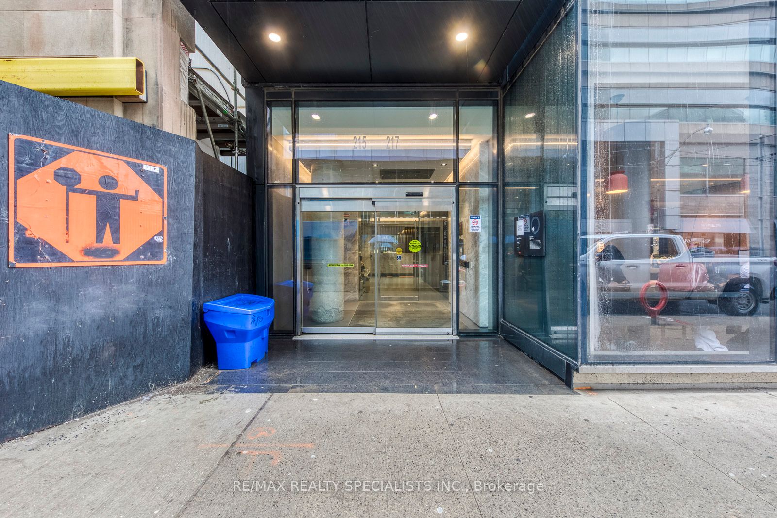 215 Queen Street W 1405, Toronto, ON M5V 0P5 photo 2