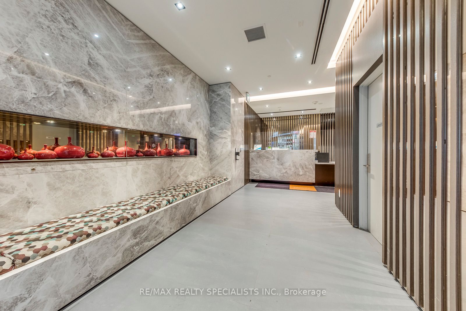215 Queen Street W 1405, Toronto, ON M5V 0P5 photo 3