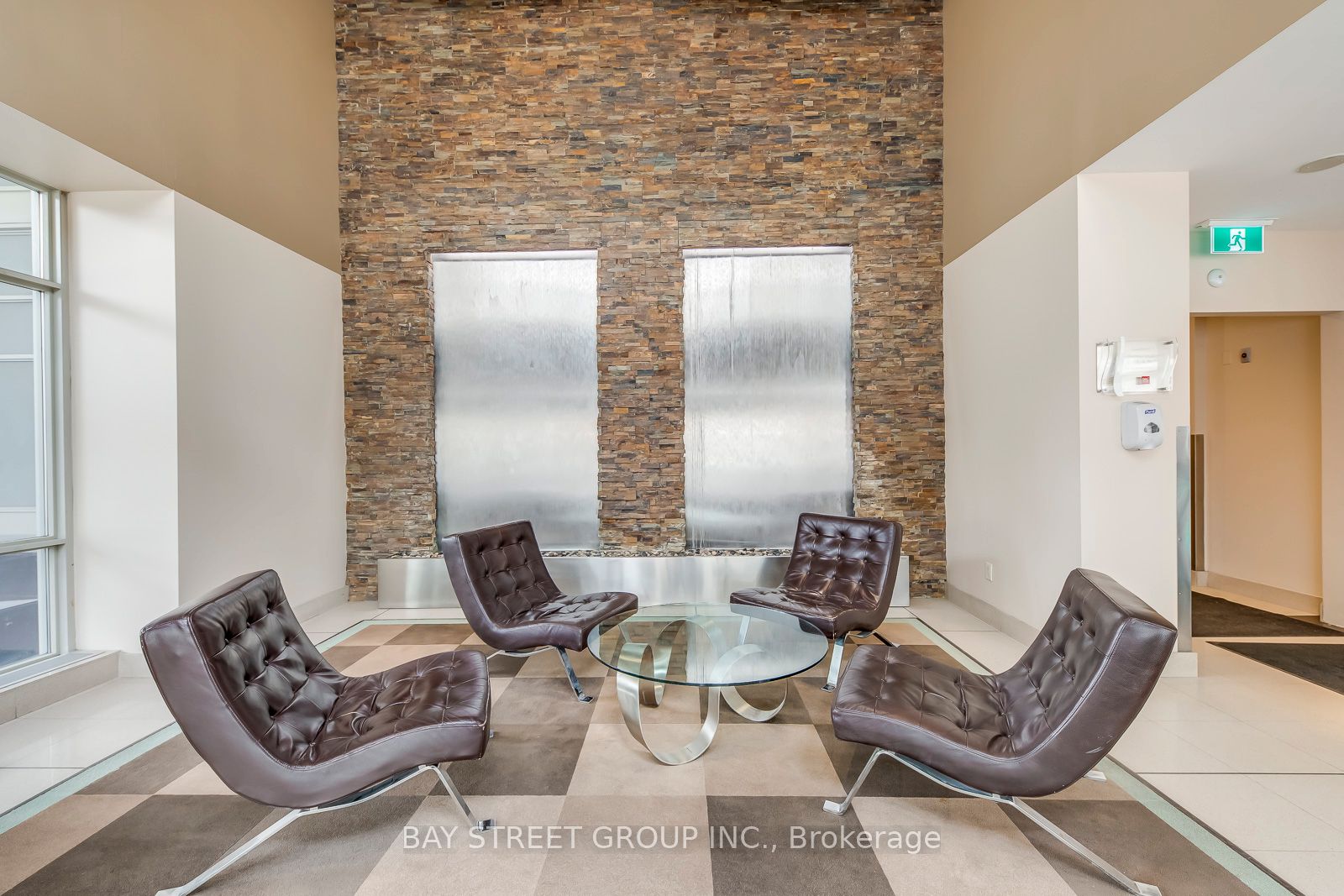 35 Mariner Terrace 3912, Toronto, ON M5V 3V9 photo 5