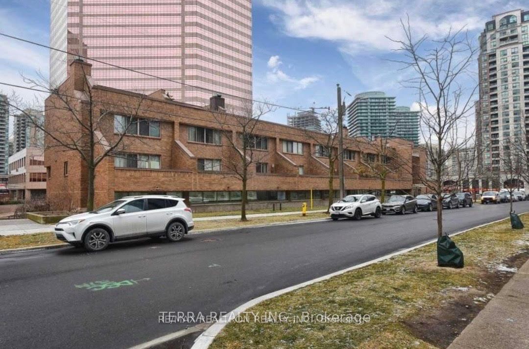 1 Duplex Avenue 105, Toronto, ON M2M 4G6