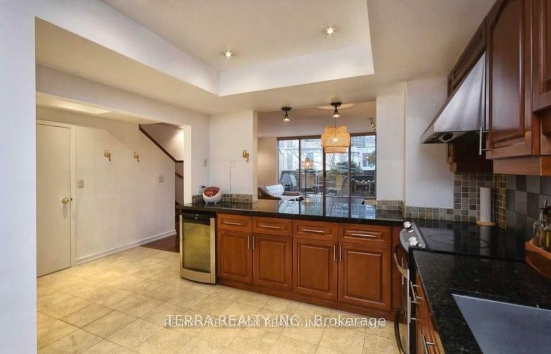 1 Duplex Avenue 105, Toronto, ON M2M 4G6 photo 4