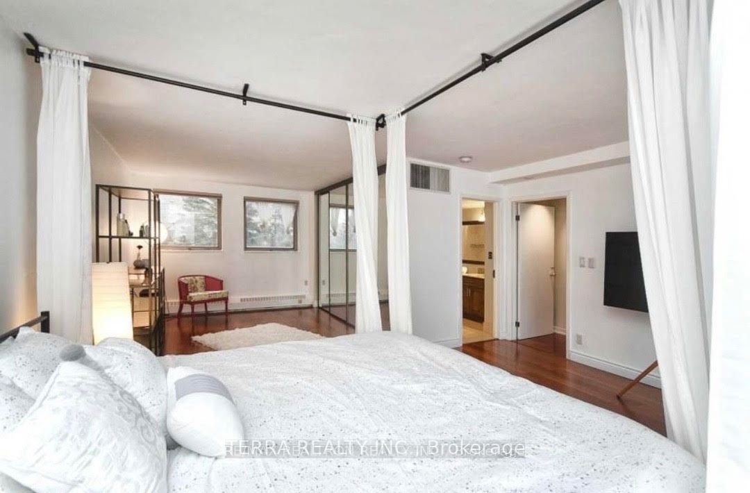 1 Duplex Avenue 105, Toronto, ON M2M 4G6 photo 5
