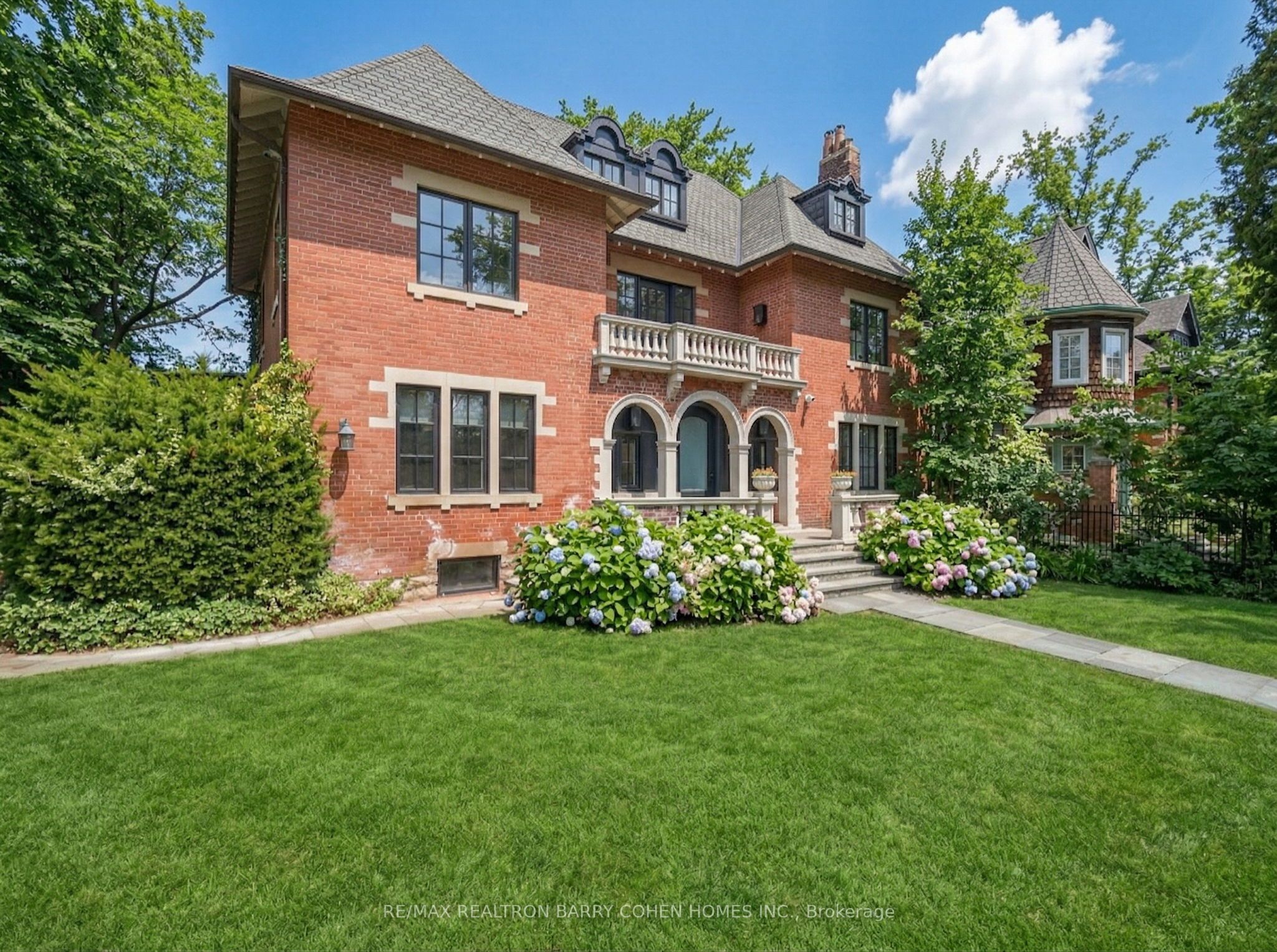 62 Maple Avenue, Toronto, ON M4W 2T7 photo 2