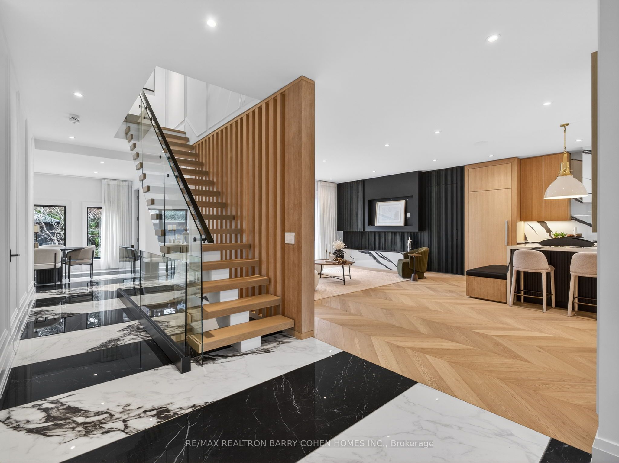 62 Maple Avenue, Toronto, ON M4W 2T7 photo 4