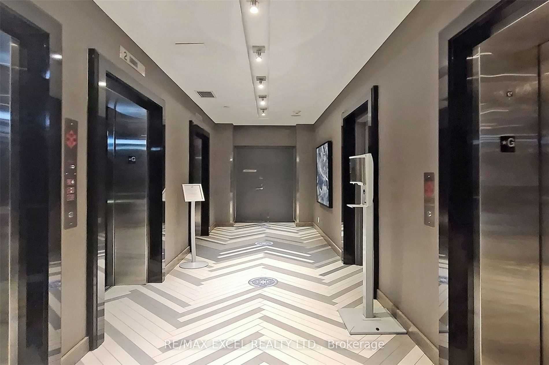 65 St Mary Street 810, Toronto, ON M5S 0A6 photo 4