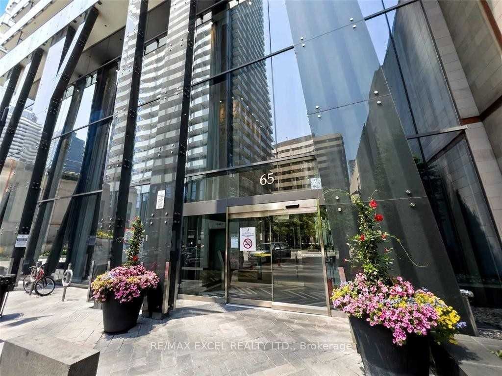 65 St Mary Street 810, Toronto, ON M5S 0A6 photo 5