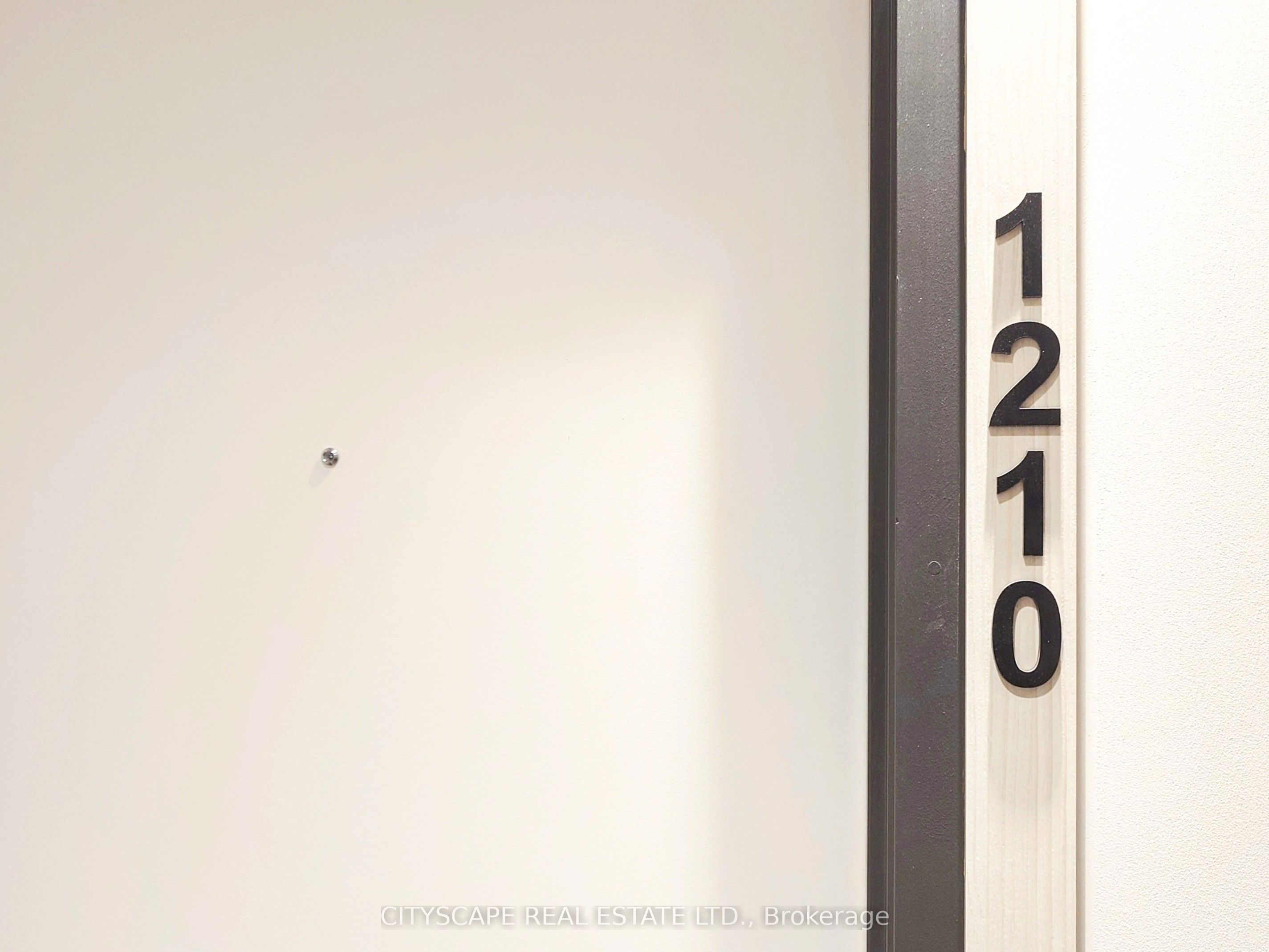 185 Alberta Avenue 1210, Toronto, ON M6C 0A5 photo 2