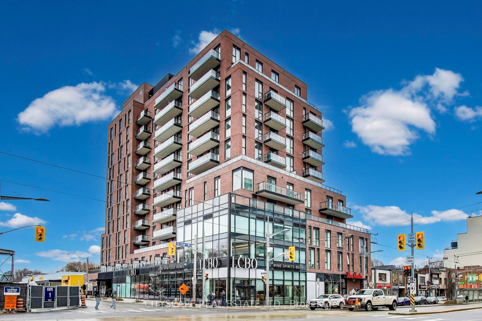 185 Alberta Avenue 1210, Toronto, ON M6C 0A5 photo 3