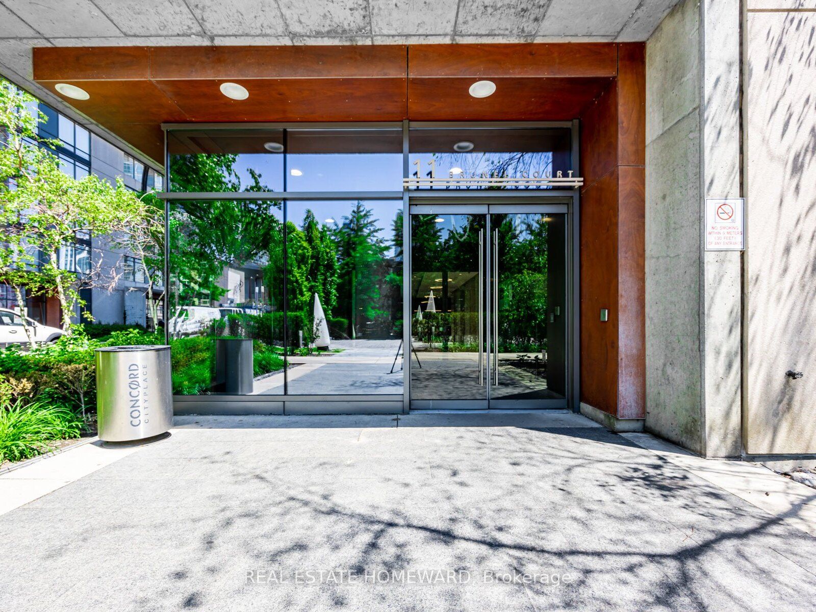 11 Brunel Court 906, Toronto, ON M5V 3Y3 photo 4