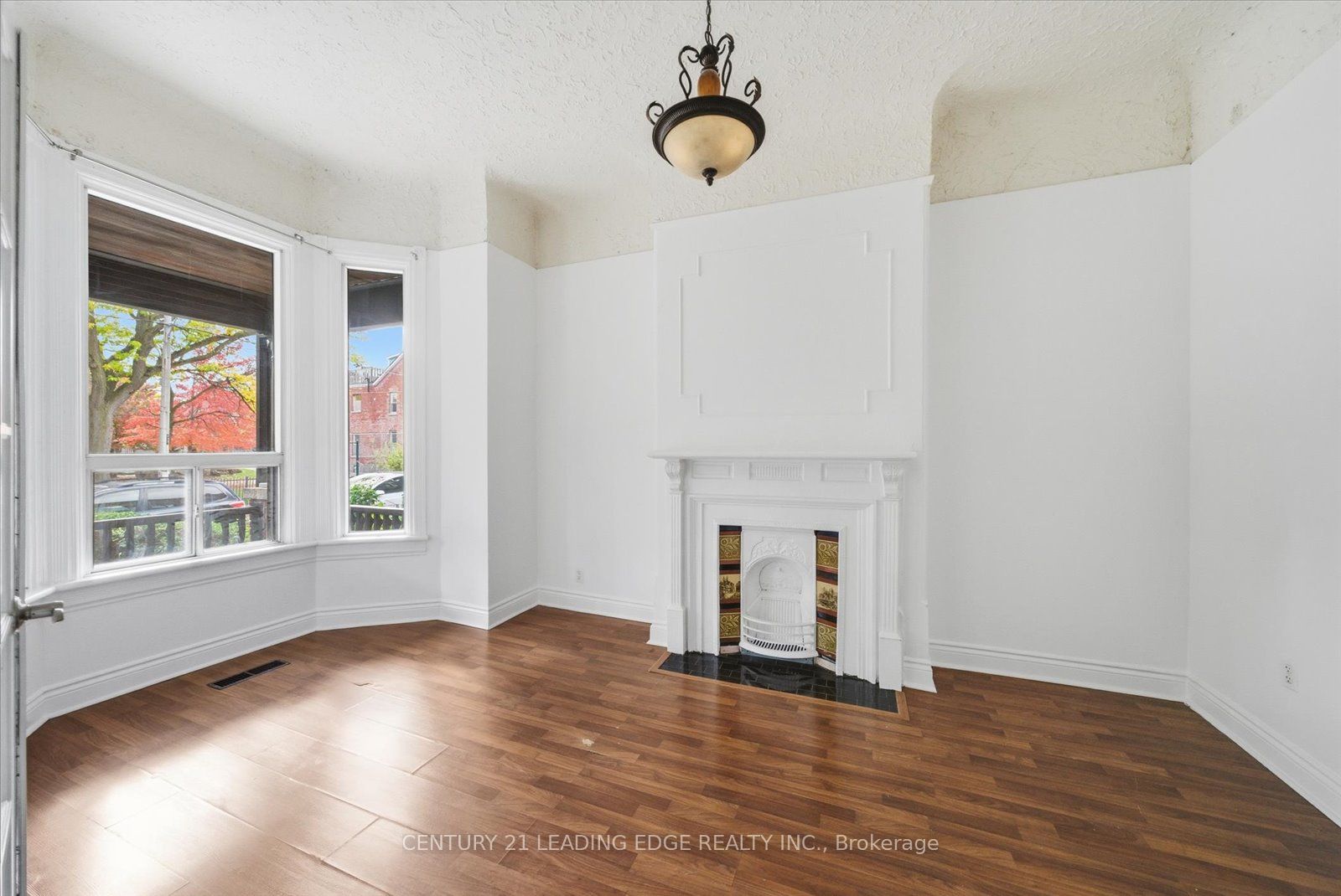 30 Ulster Street, Toronto, ON M5S 1E3 photo 4