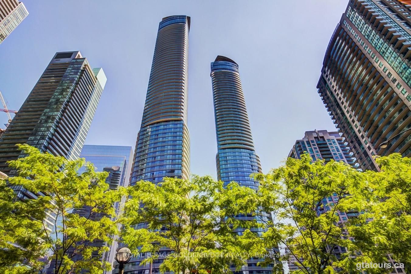 14 York Street 5809, Toronto, ON M5J 0B1 photo 2