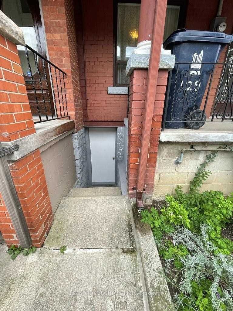 129 Wolseley Street Bsmt, Toronto, ON M6J 1K3 photo 3