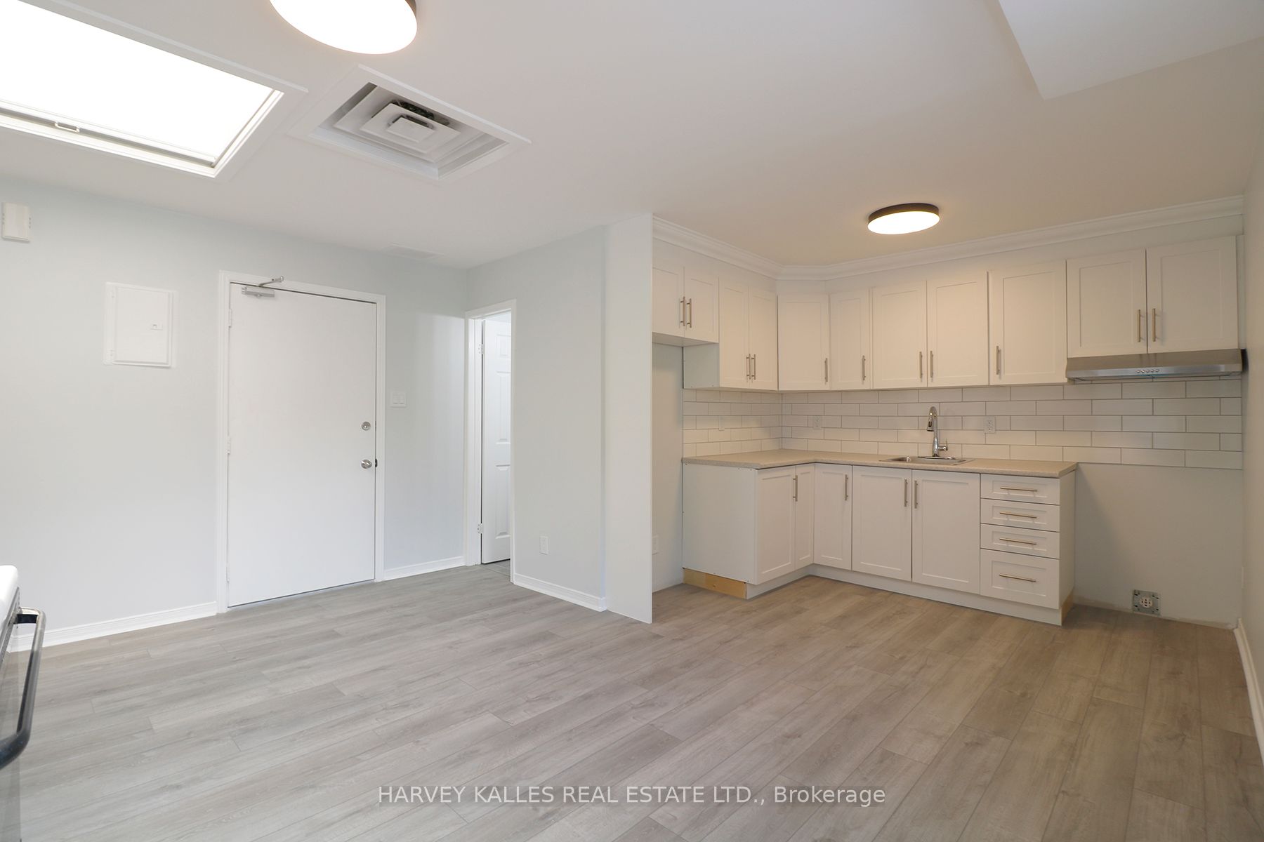 201 Augusta Avenue C, Toronto, ON M5T 2L4 photo 3