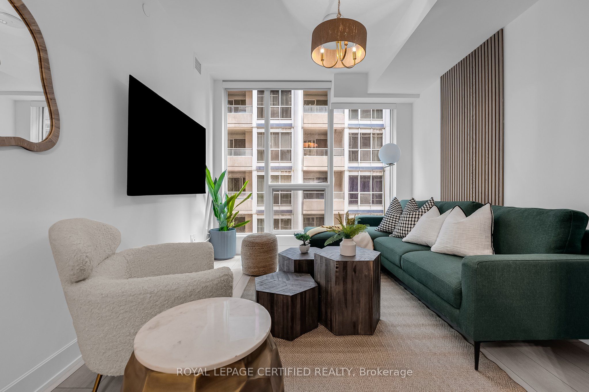 15 Mercer Street 705, Toronto, ON M5V 0T8