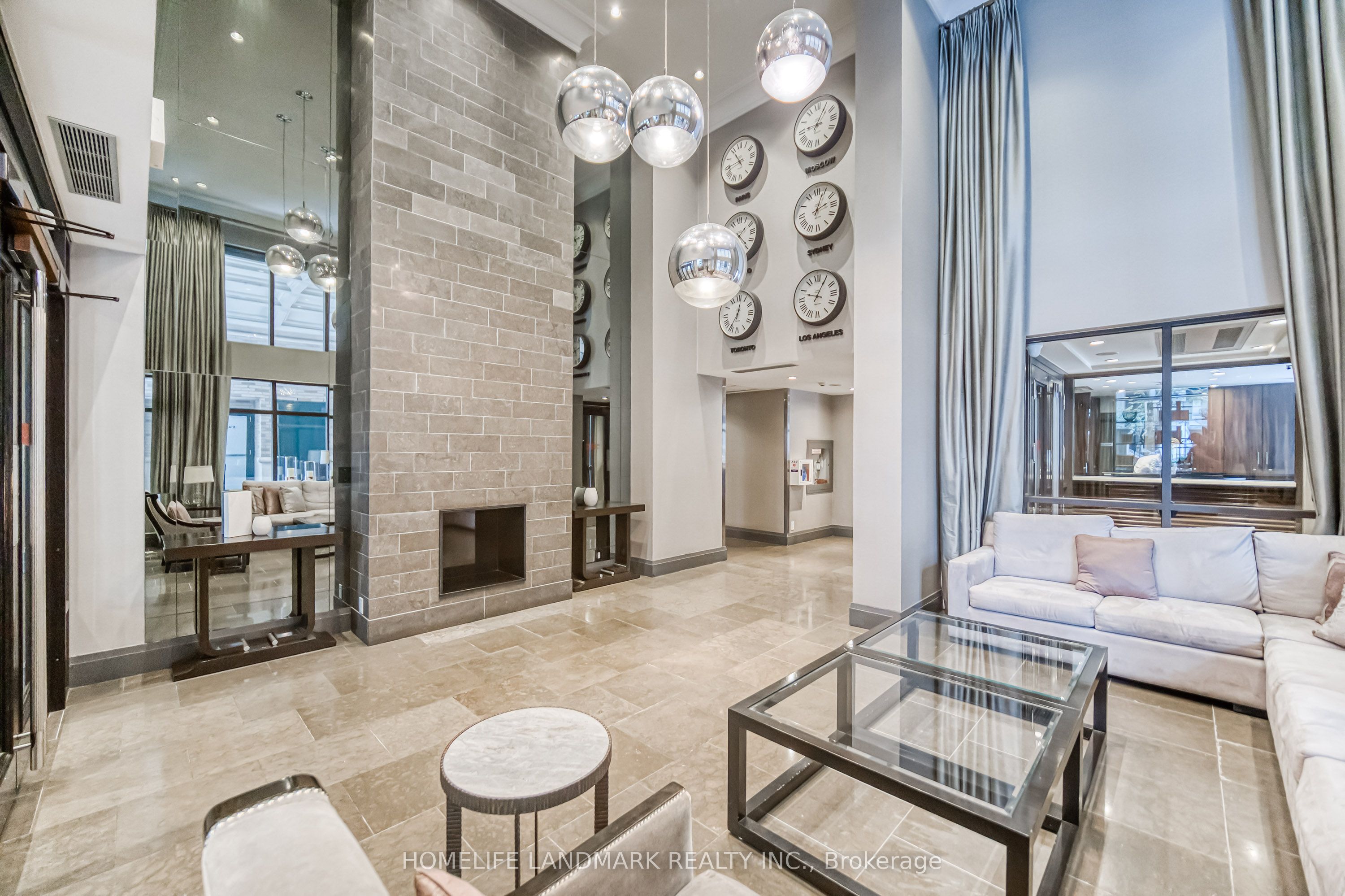 35 Hayden Street 2701, Toronto, ON M4Y 3C3 photo 4