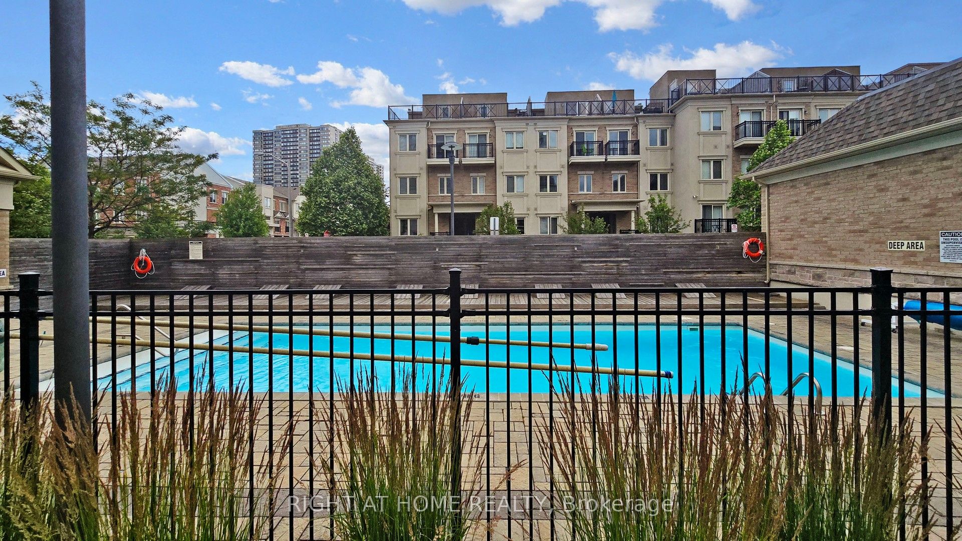 19 Coneflower Crescent 258, Toronto, ON M2R 0A5 photo 3