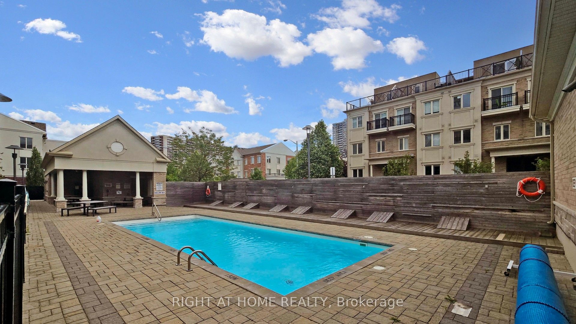 19 Coneflower Crescent 258, Toronto, ON M2R 0A5 photo 5