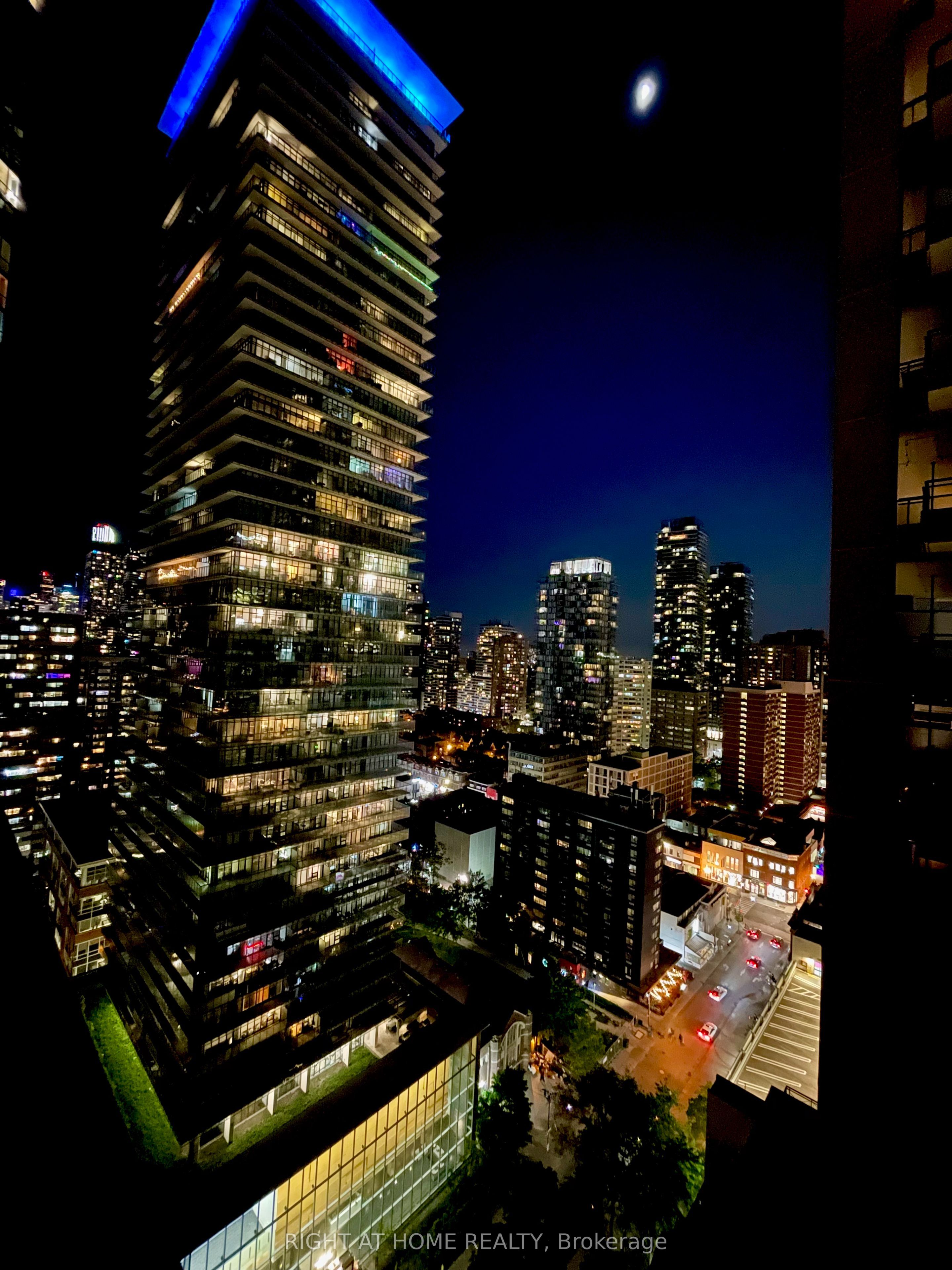 42 Charles Street E 2206, Toronto, ON M4Y 1N3 photo 2