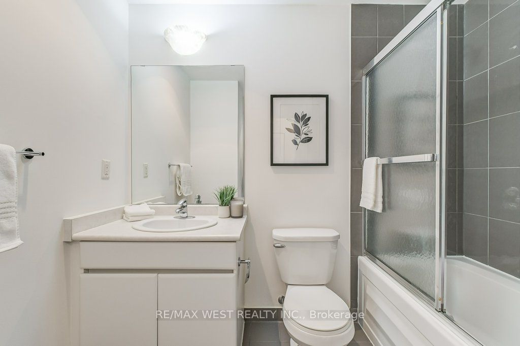 30 Canterbury Place 501, Toronto, ON M2N 0B9 photo 2
