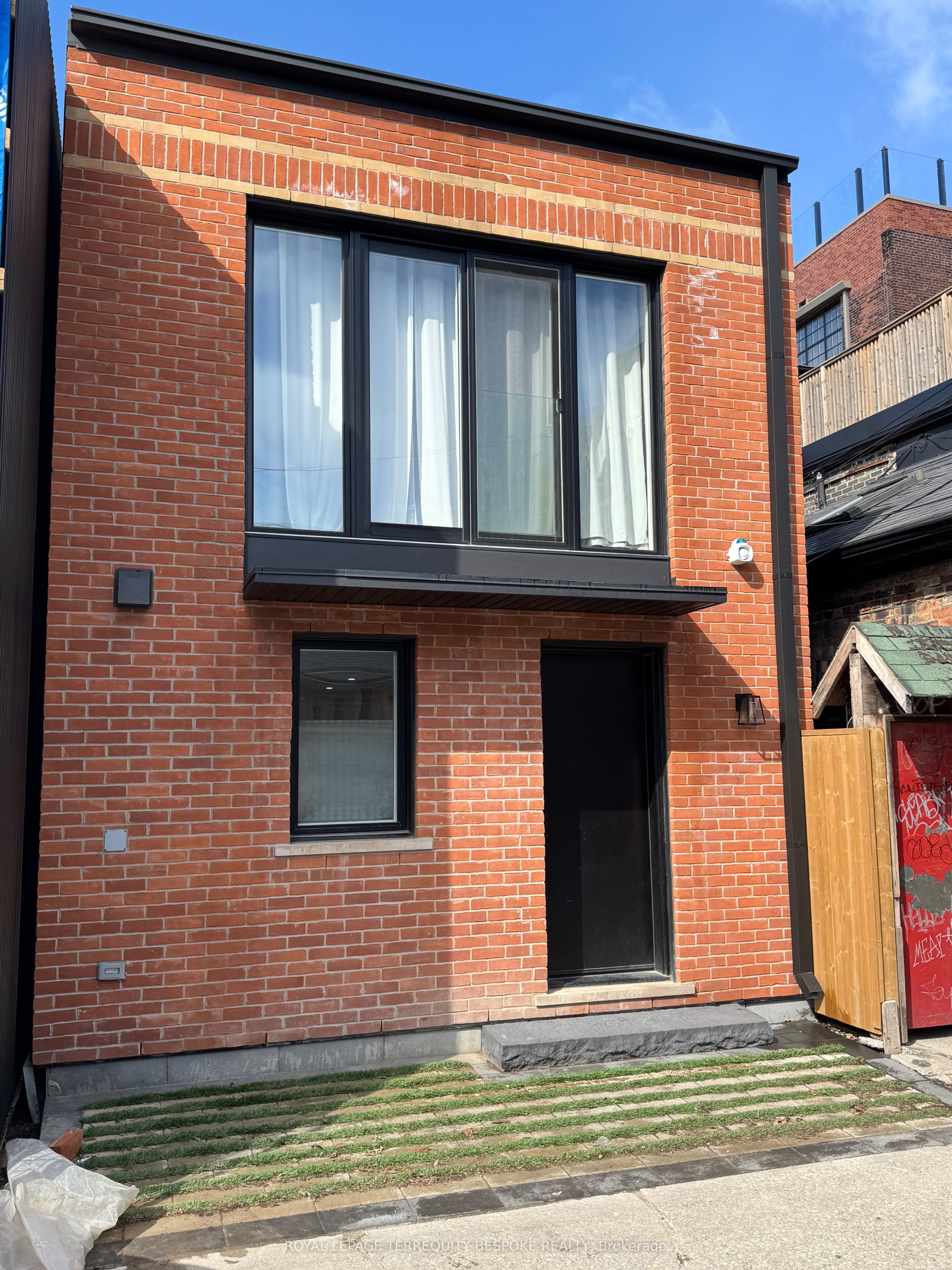 363 Euclid Avenue Laneway, Toronto, ON M6J 2K1 photo 5