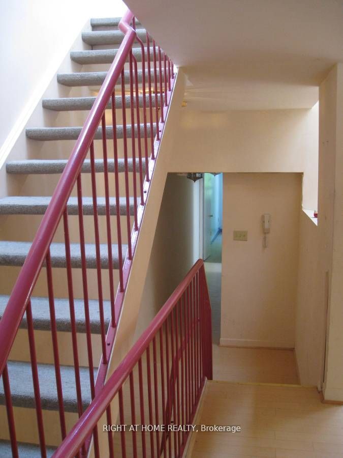 210 McCaul Street Unit 2, Toronto, ON M5T 1W5 photo 3