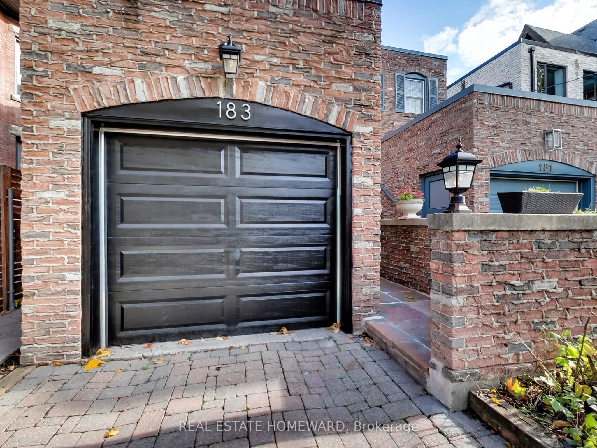 183 Madison Avenue, Toronto, ON M5R 2S6 photo 2