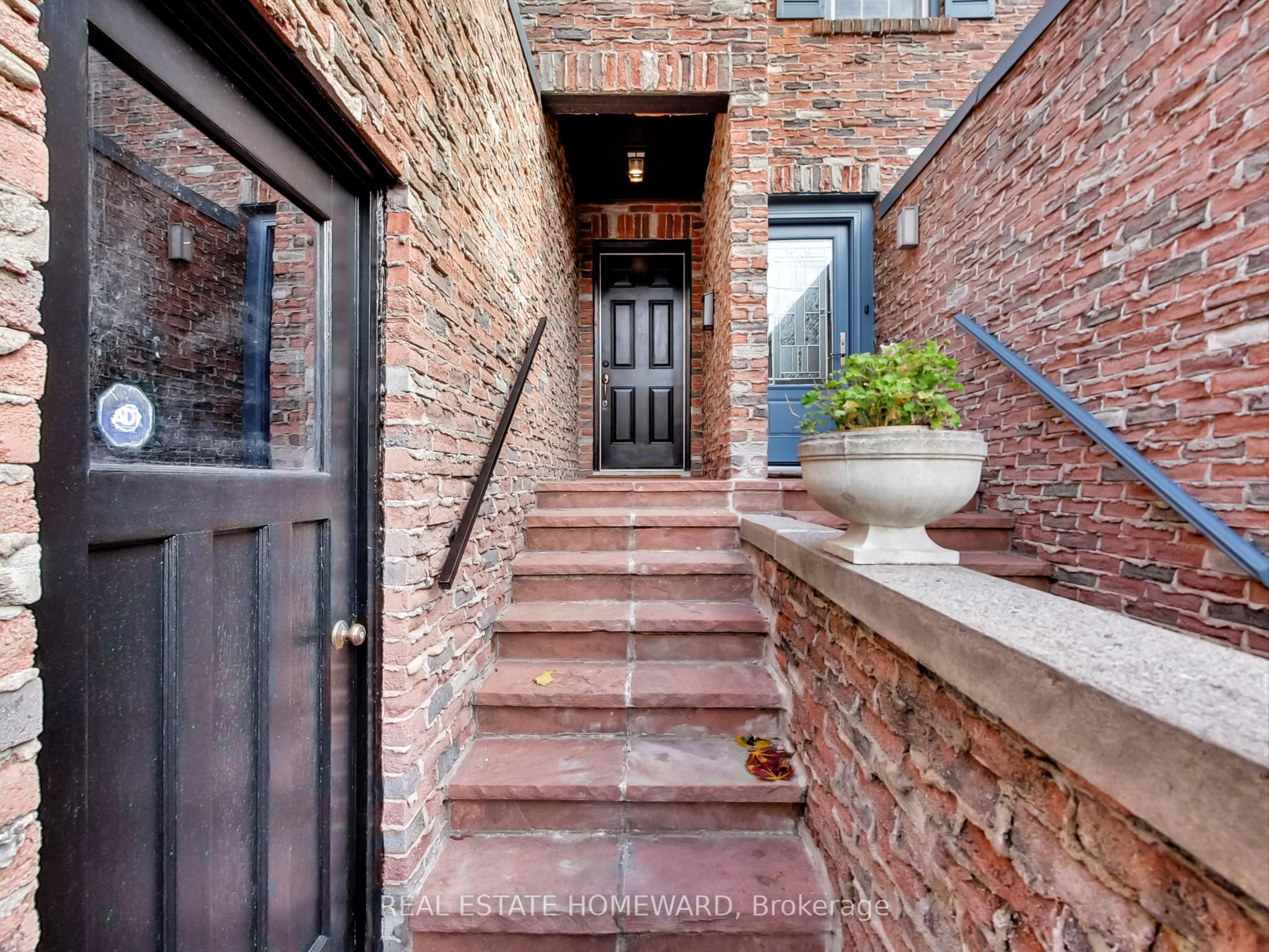 183 Madison Avenue, Toronto, ON M5R 2S6 photo 3