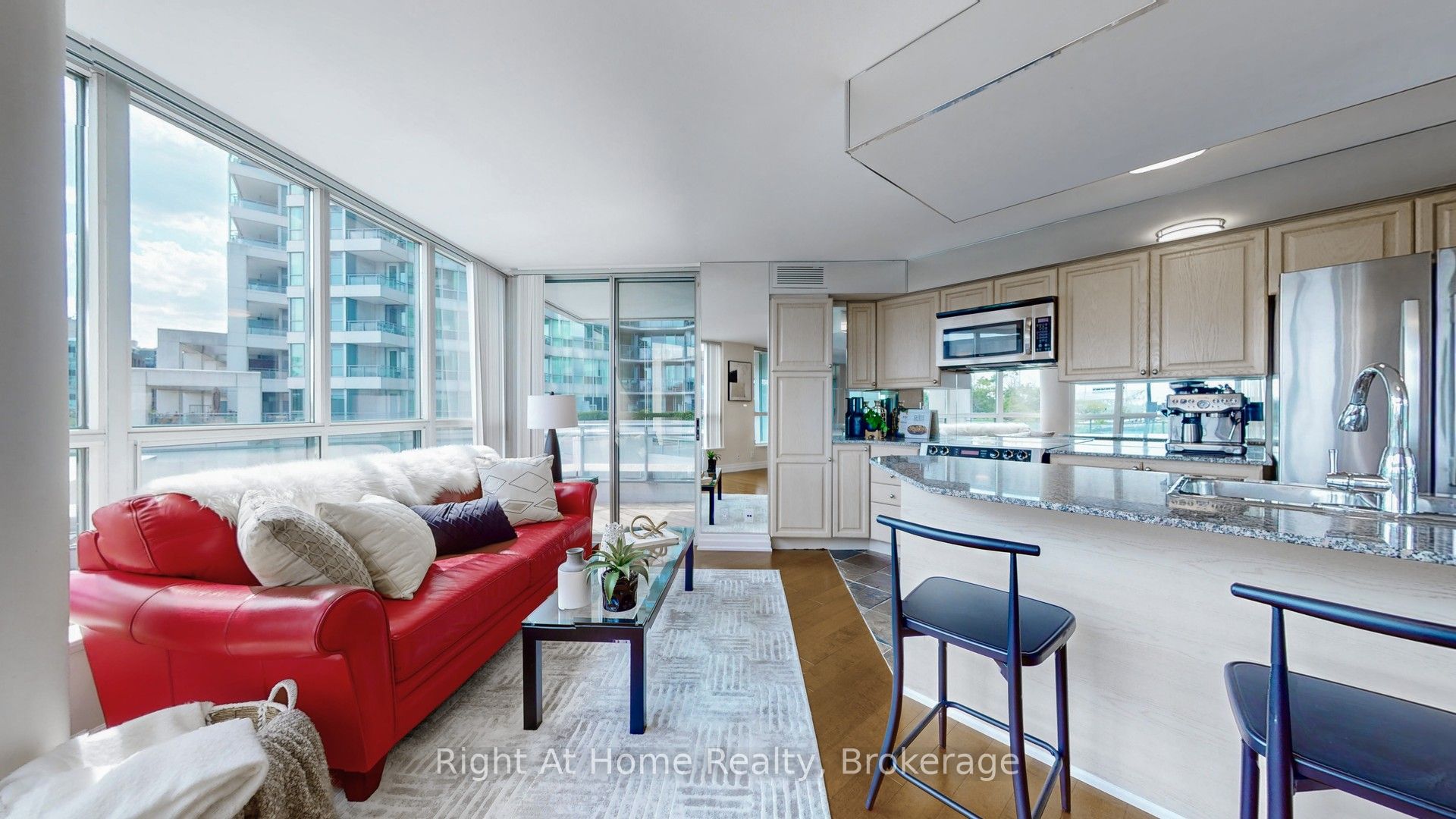 228 Queens Quay W 209, Toronto, ON M5J 2X1 photo 2