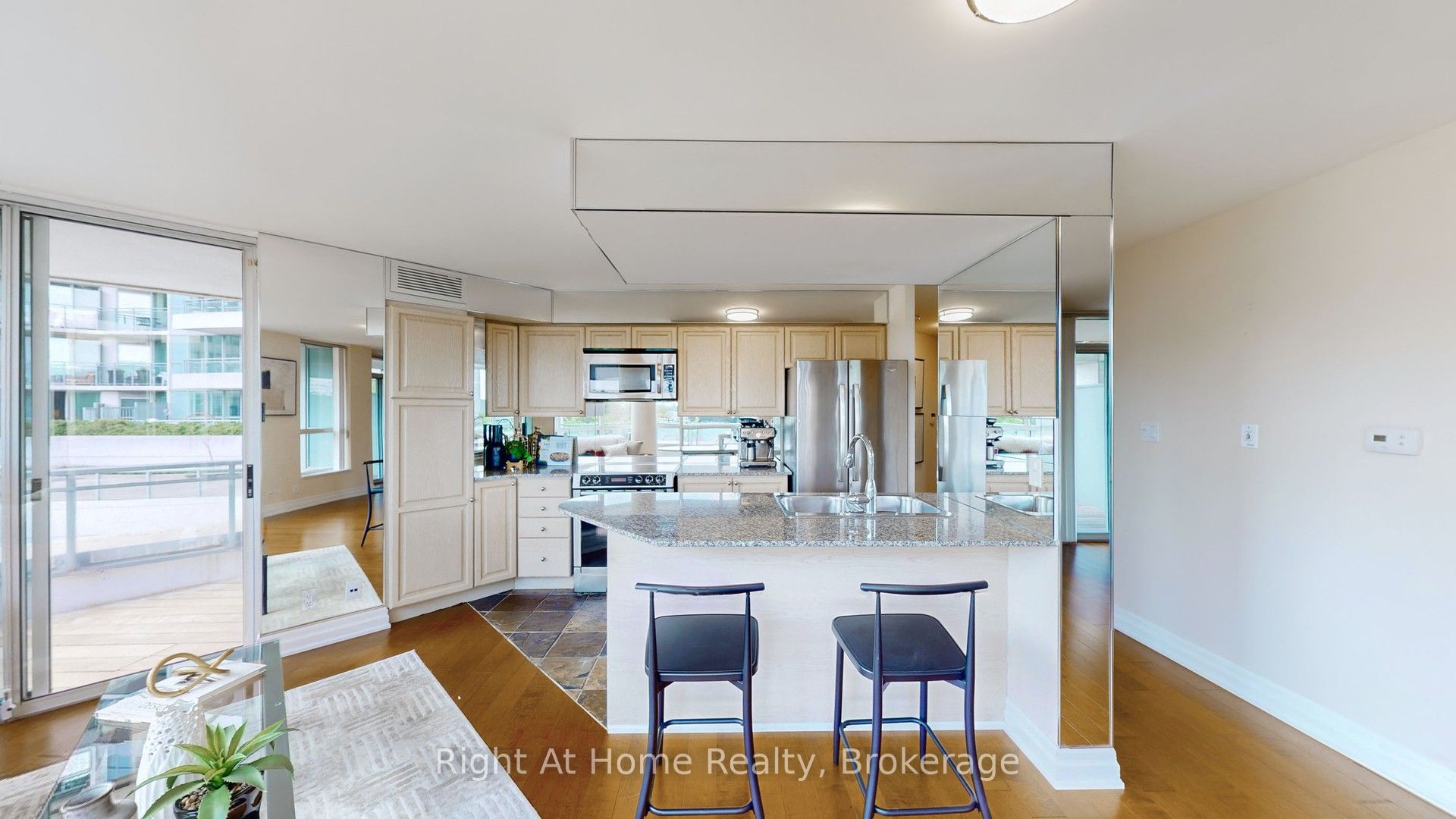 228 Queens Quay W 209, Toronto, ON M5J 2X1 photo 4