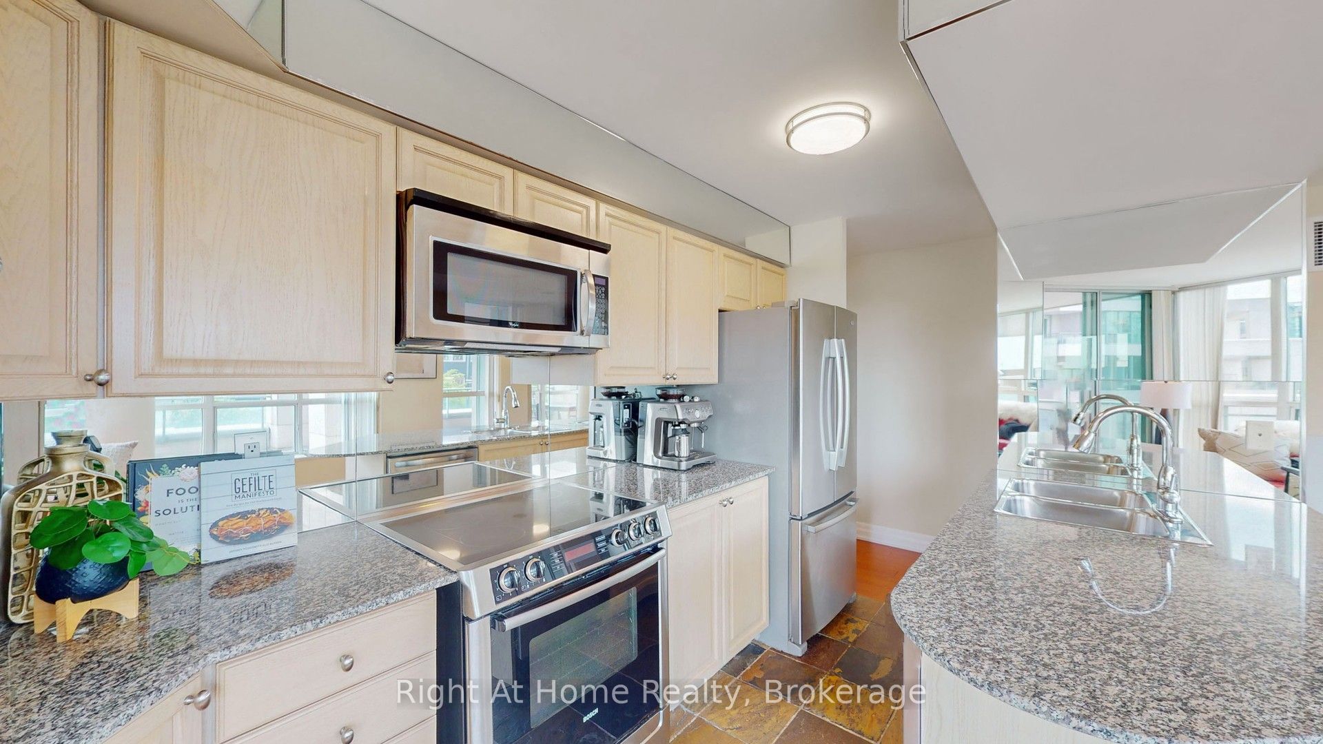 228 Queens Quay W 209, Toronto, ON M5J 2X1 photo 5