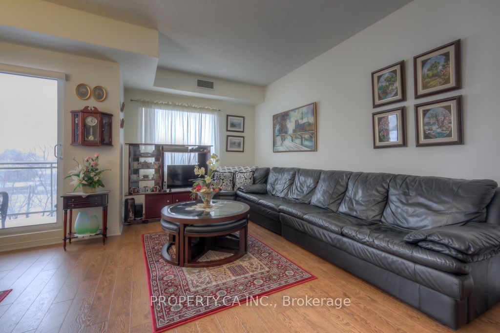 778 Sheppard Avenue W 301, Toronto, ON M3H 6B7 photo 3
