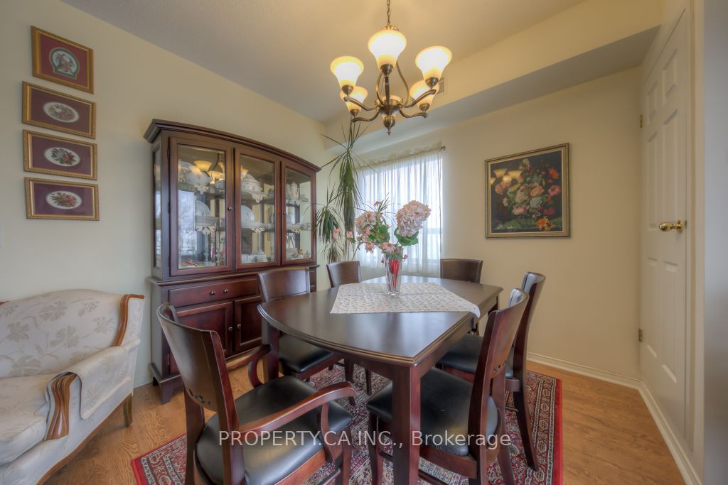 778 Sheppard Avenue W 301, Toronto, ON M3H 6B7 photo 4