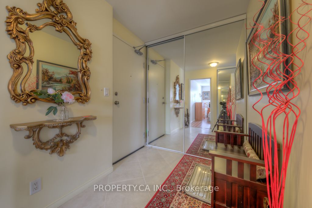 778 Sheppard Avenue W 301, Toronto, ON M3H 6B7 photo 5