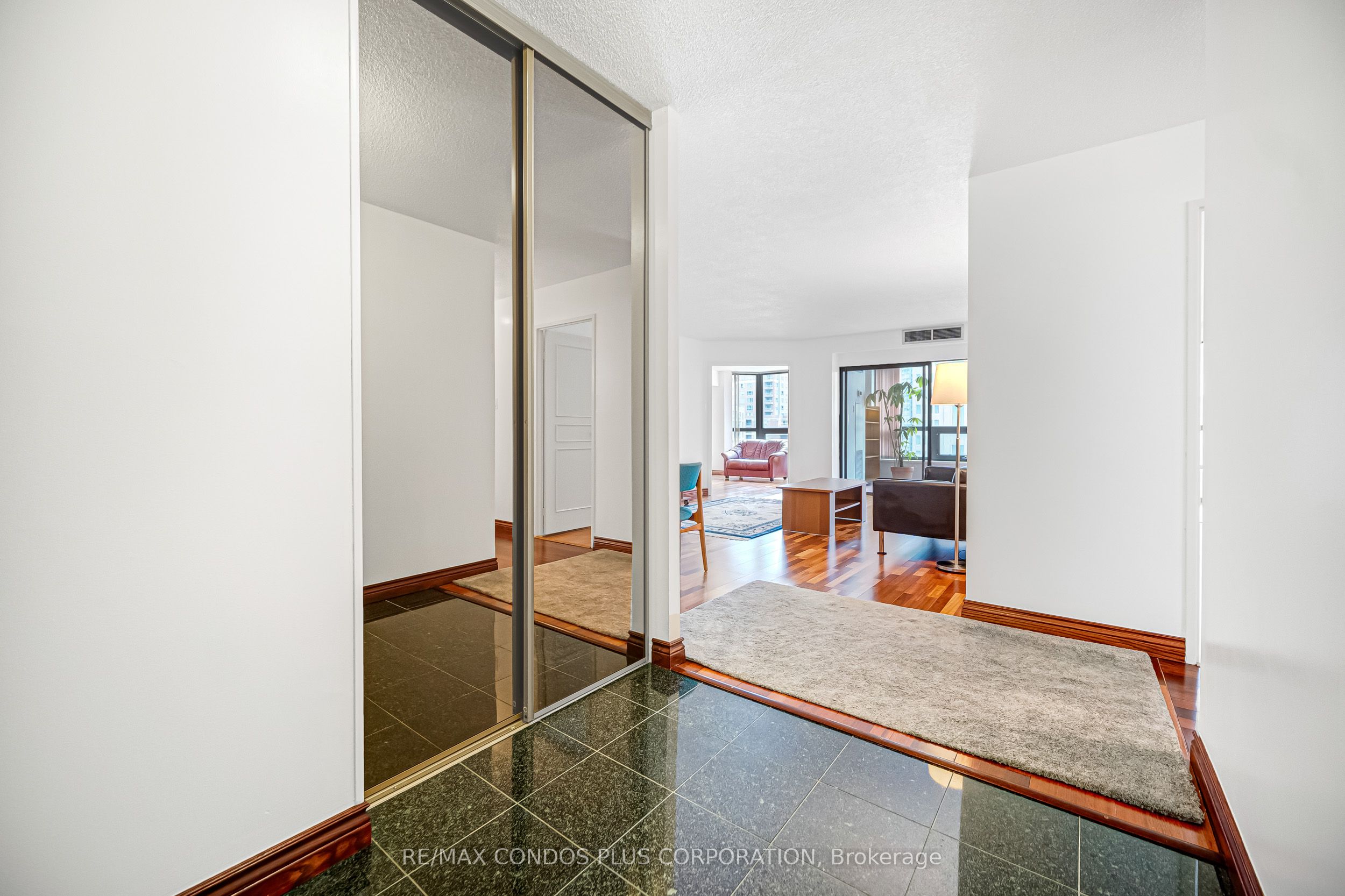 62 Wellesley Street W 803, Toronto, ON M5S 2X3 photo 4
