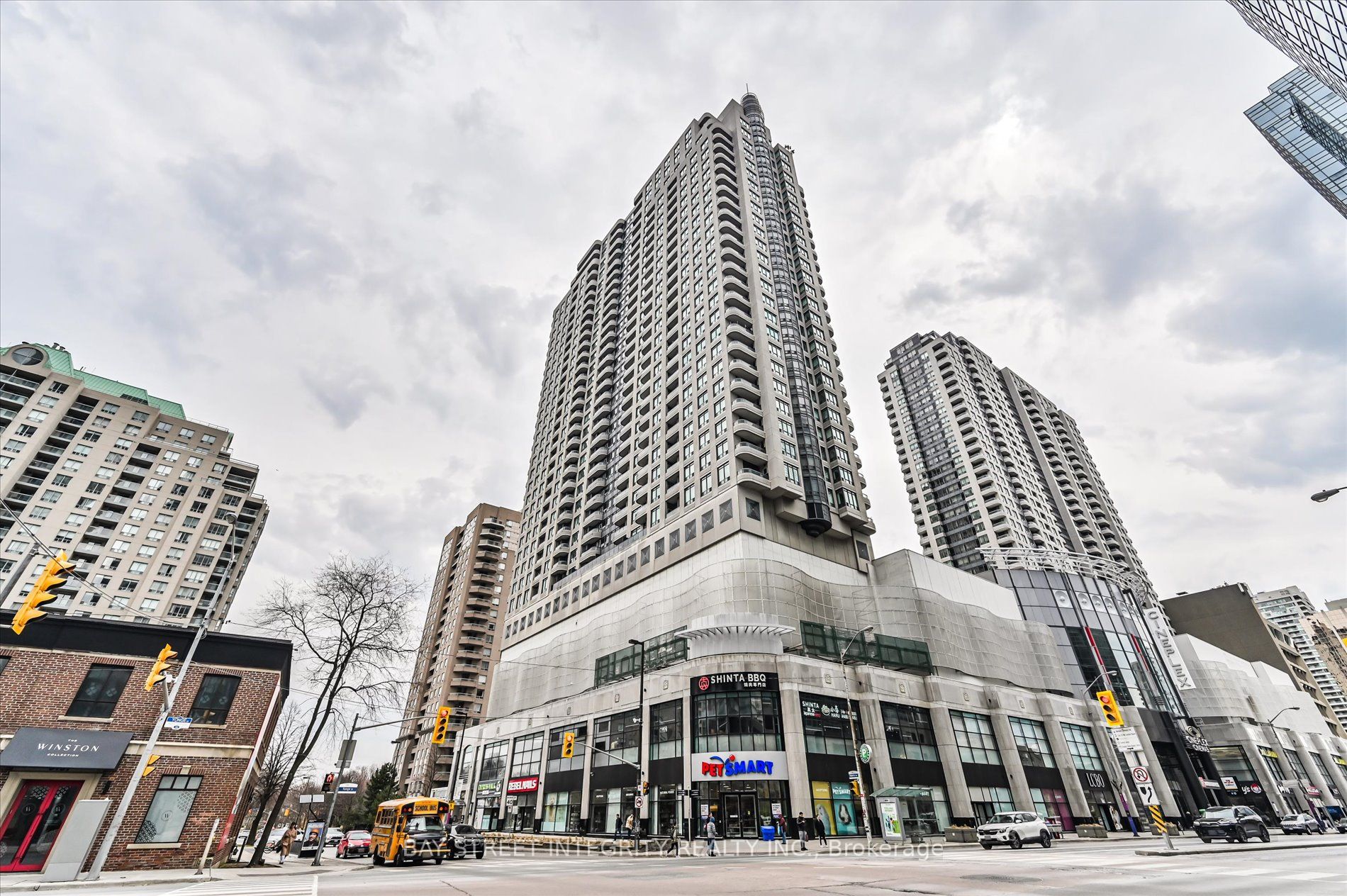 33 Empress Avenue 1909, Toronto C14, ON M2N 6Y7