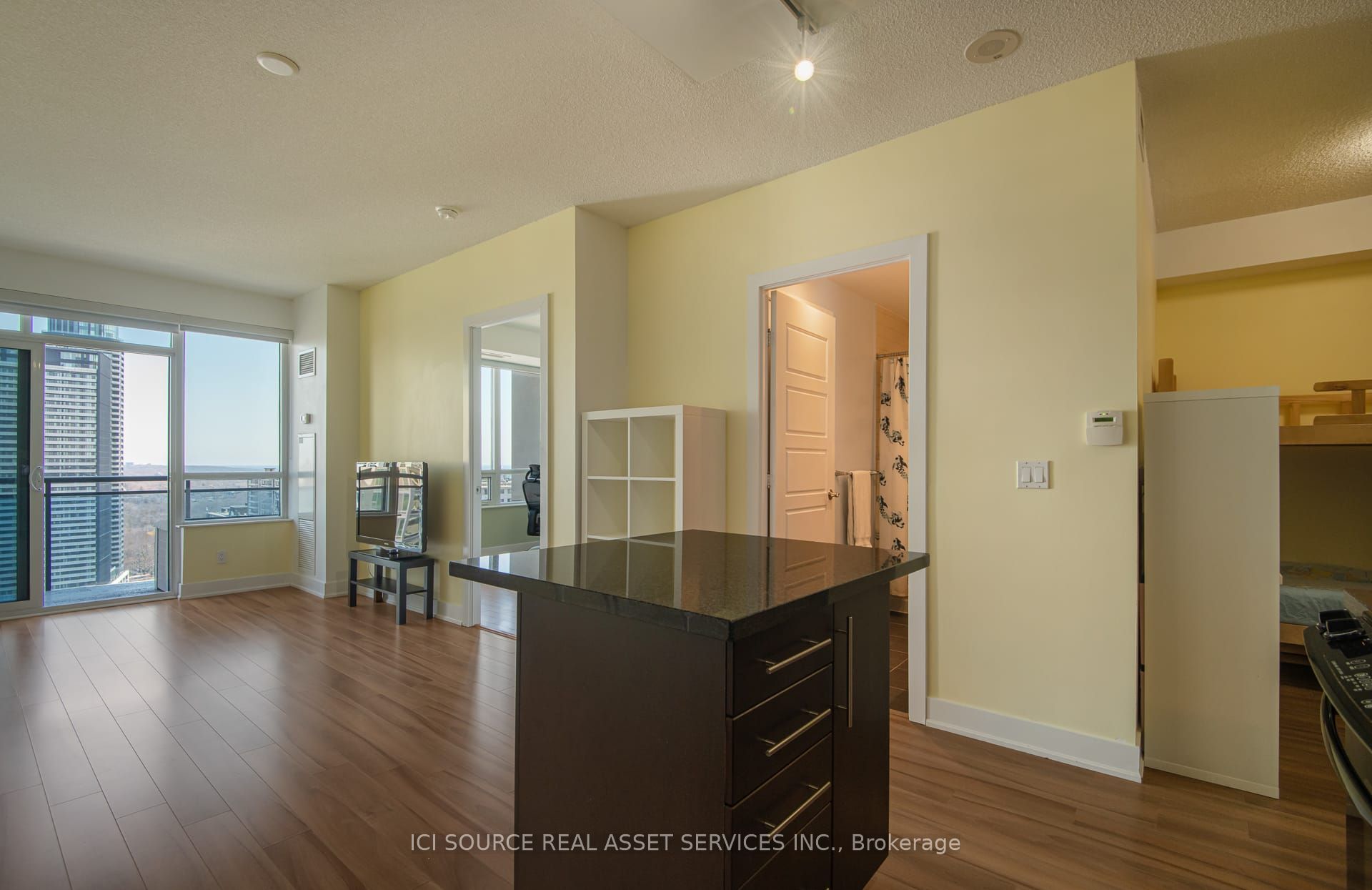 28 Linden Street 2303, Toronto, ON M4Y 0A4 photo 2