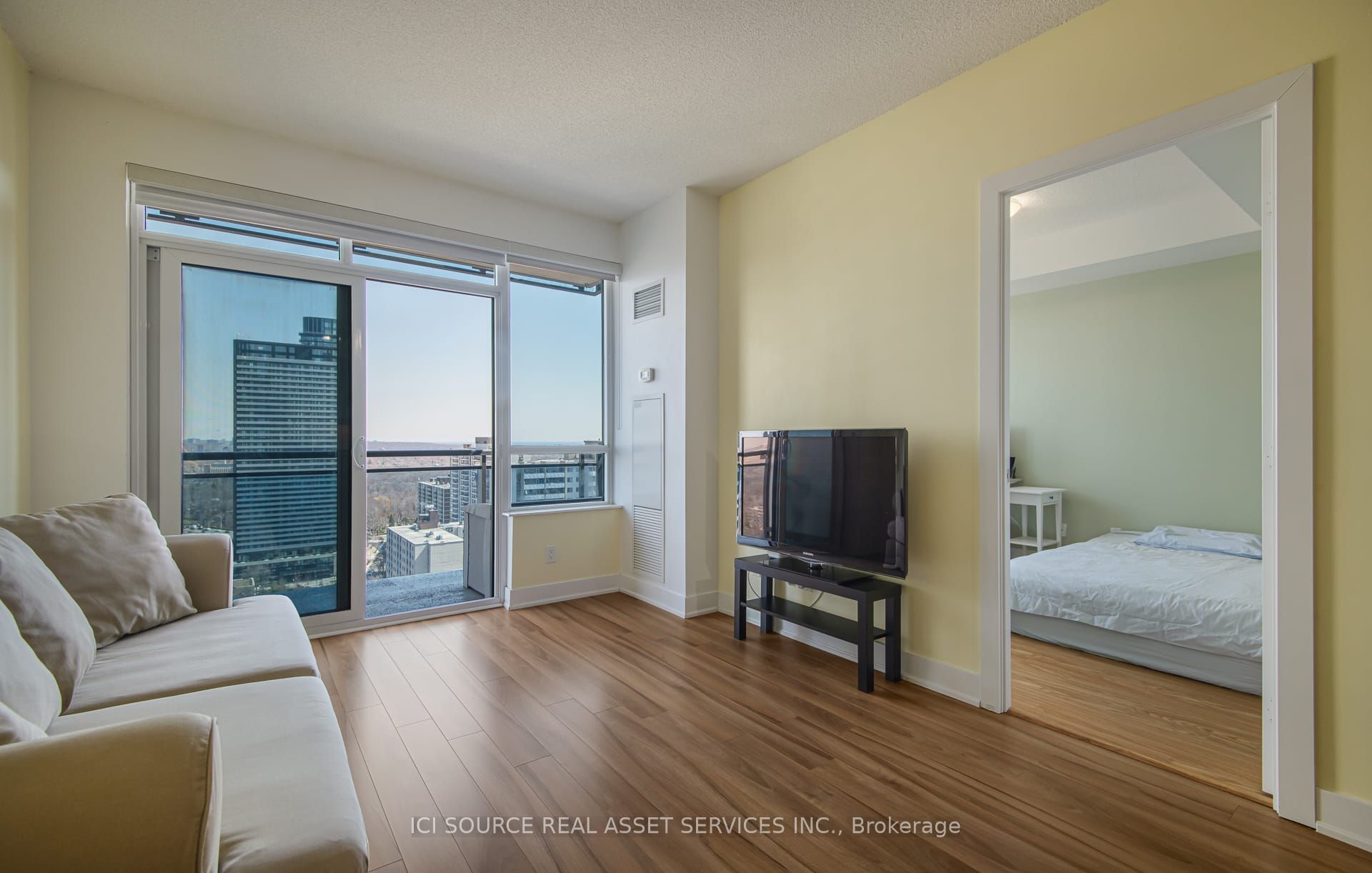 28 Linden Street 2303, Toronto, ON M4Y 0A4 photo 3